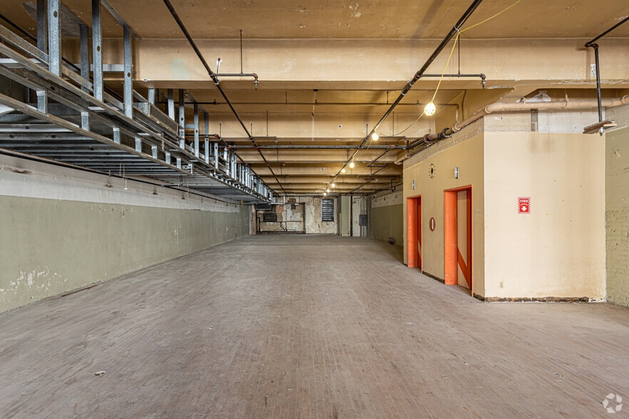 More Photos Of 714 Canal St, New Orleans Storefront Retail Office For Lease