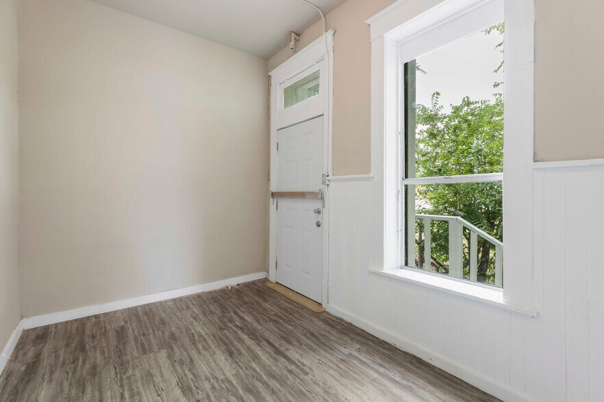 More Photos Of 2024 S Flores St, San Antonio Storefront Retail Residential For Sale