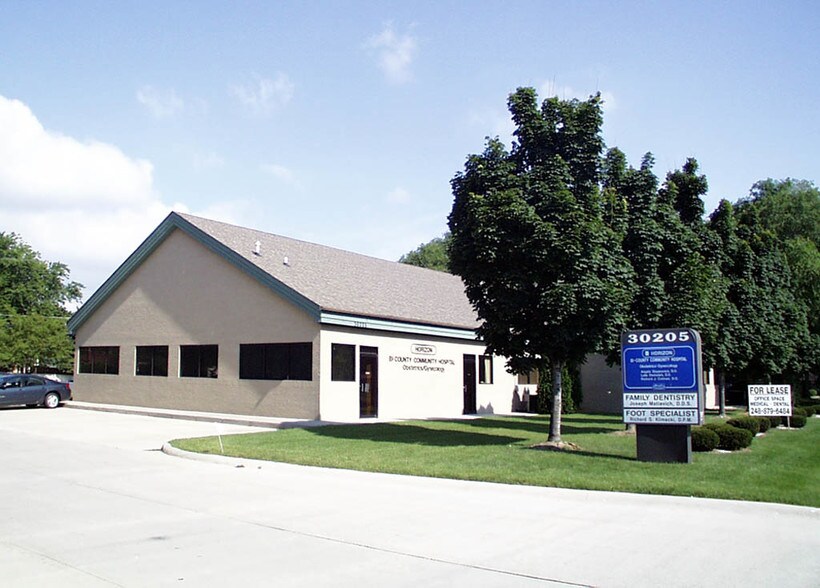 More Photos Of 30205 Schoenherr Rd, Warren Medical For Lease