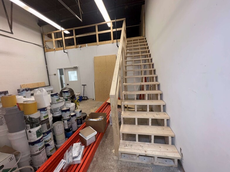 More Photos Of 90 Esna Park Dr, Markham Service For Lease