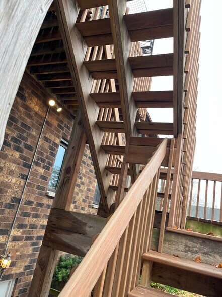 More Photos Of 126 W Maple Ave, Mundelein Apartments For Sale