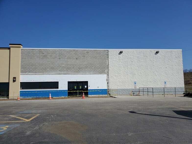 More Photos Of 1920 Edinboro Rd, Erie Flex For Lease