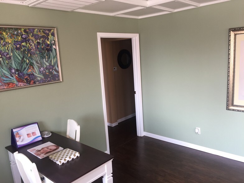 More Photos Of 432 N Broadway Ave, Shawnee Restaurant For Lease