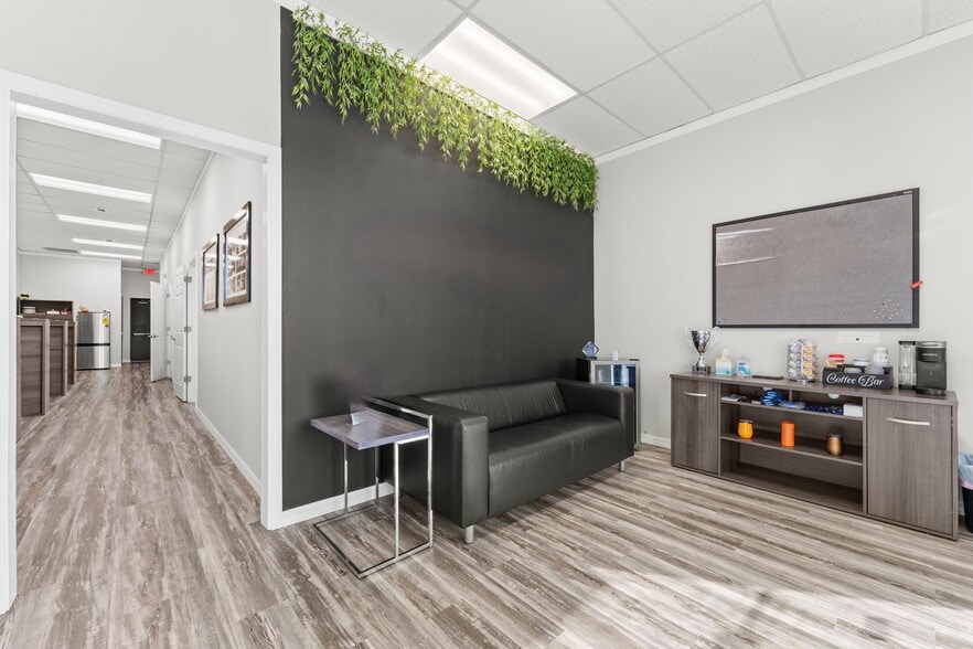 More Photos Of 1450 N Courtenay Pky, Merritt Island General Retail For Sale