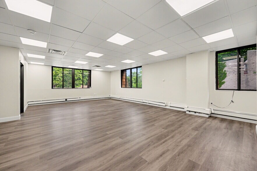 More Photos Of 7 Riversville Rd, Greenwich Medical For Lease