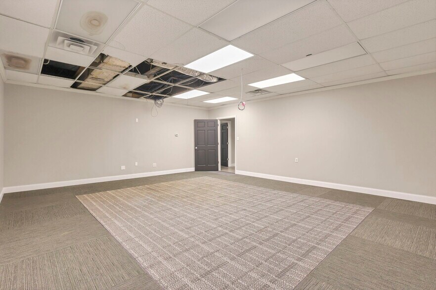 More Photos Of 2844 E River Rd, Dayton Office For Sale