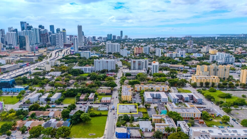 More Photos Of 702 NW 5th Ave, Miami Freestanding For Lease