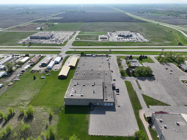 More Photos Of 3901 Abbott Dr, Willmar Freestanding For Sale