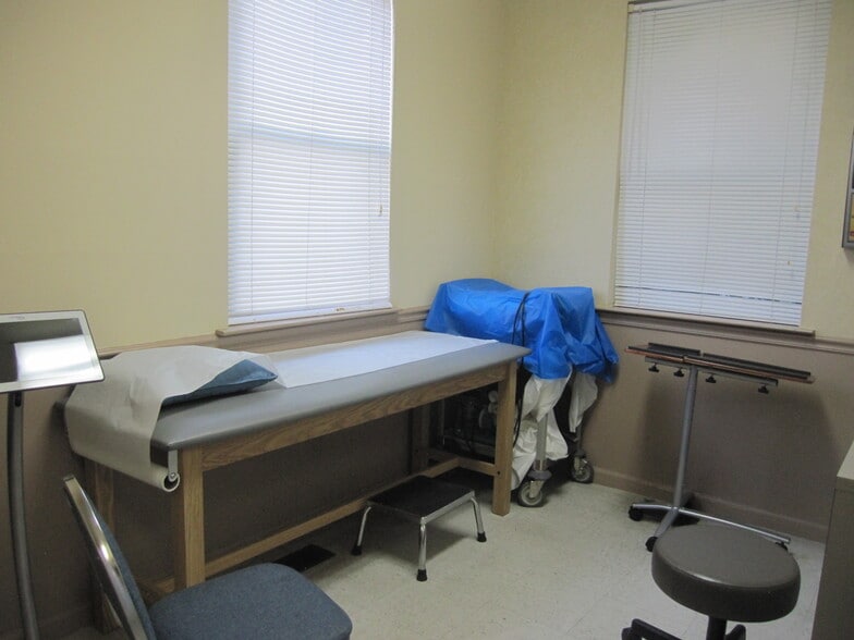 More Photos Of 199 Broad St, Bloomfield Medical For Lease
