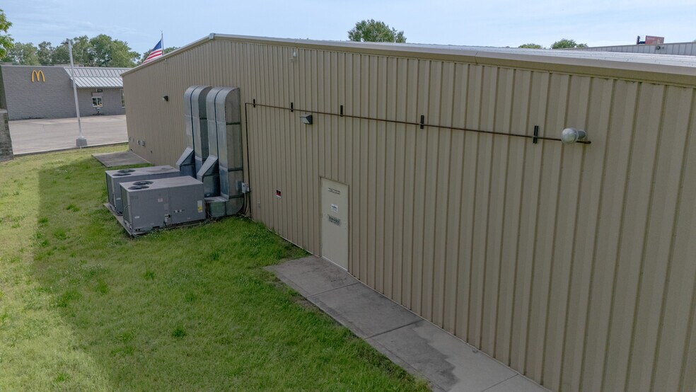 More Photos Of 33554 MO-25, Advance Freestanding For Sale