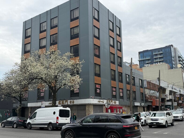 More Photos Of 13553 Northern Blvd, Flushing Apartments For Lease