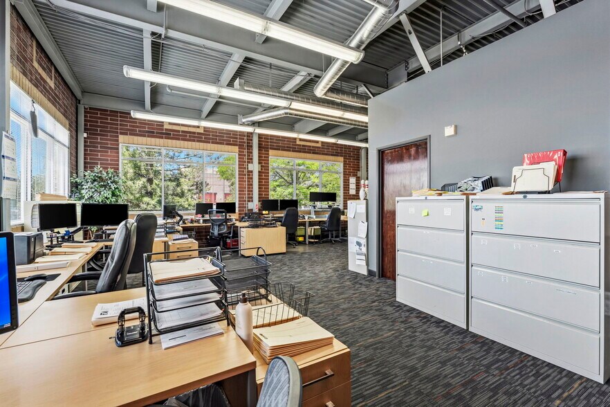 More Photos Of 861 Southpark Dr, Littleton Flex For Lease