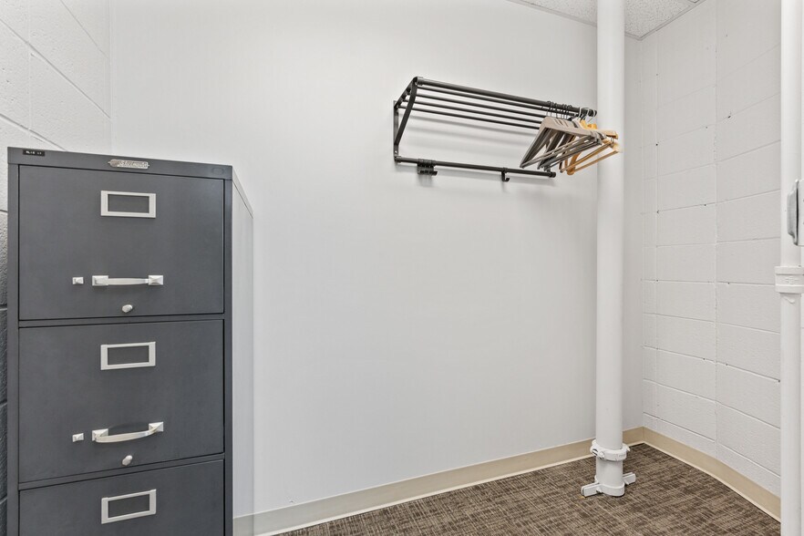 More Photos Of 1403-1405 W 2200 S, Salt Lake City Office For Lease