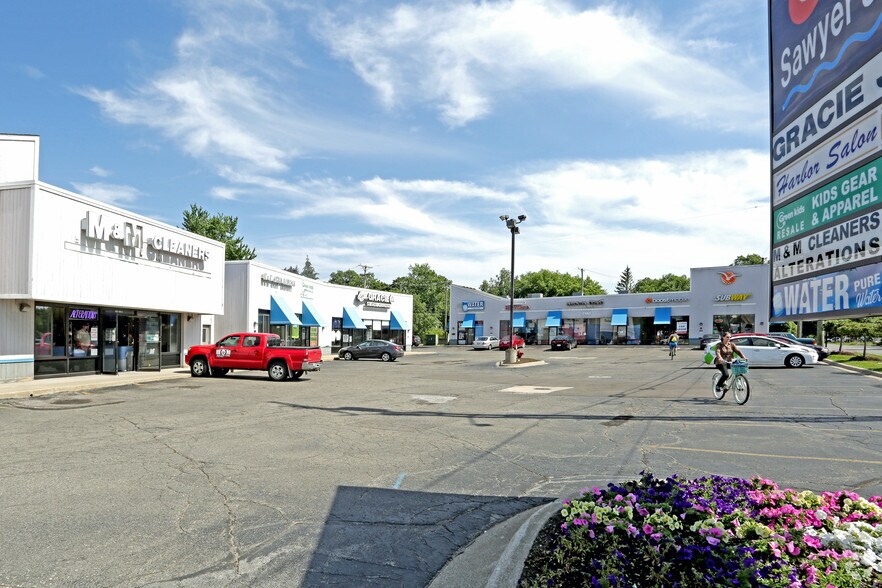 More Photos Of 2965 Orchard Lake Rd, Keego Harbor Storefront For Lease