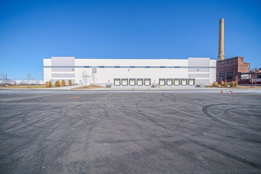 More Photos Of 30 Cross St, Bogota Industrial For Sale