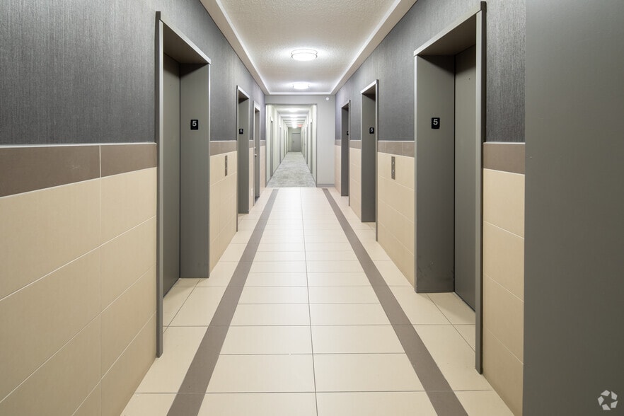 More Photos Of 570 Bay St, Toronto Apartments For Lease