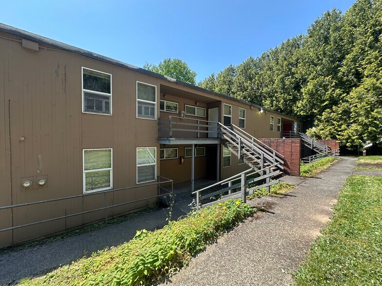 More Photos Of 2219-2231 SE 66th Ave, Portland Dormitory For Sale