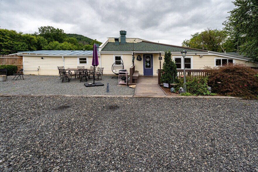 More Photos Of 12167 Lee Hwy, Sperryville Veterinarian Kennel For Sale