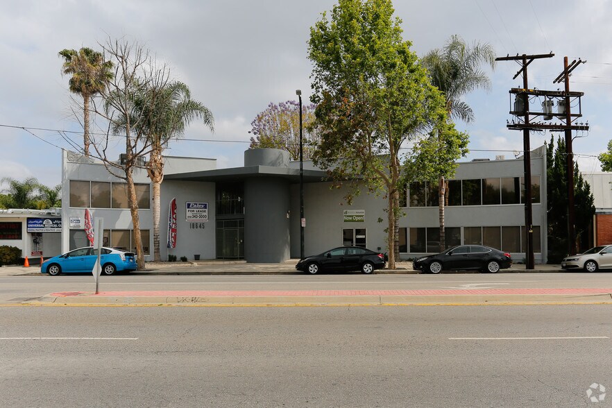 More Photos Of 18645 Sherman Way, Reseda Loft Creative Space For Lease