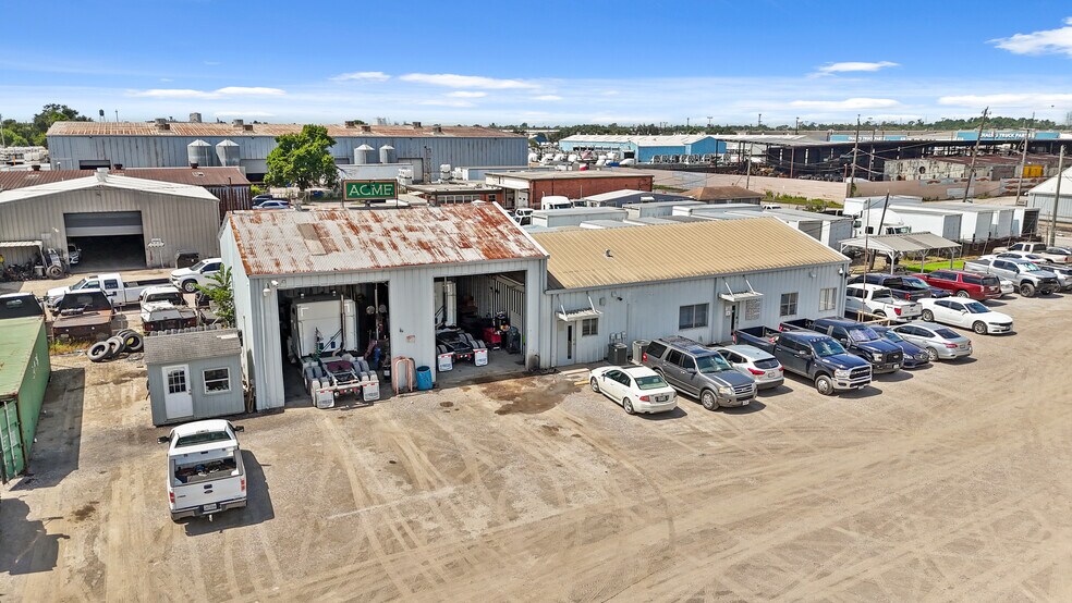 More Photos Of 737 Pearl St, Houston Industrial For Lease