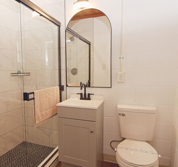 More Photos Of 33700 S 51 Hwy, Wagoner Hotel For Sale