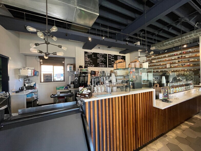 More Photos Of 7555 N California Ave, Chicago Fast Food For Sale