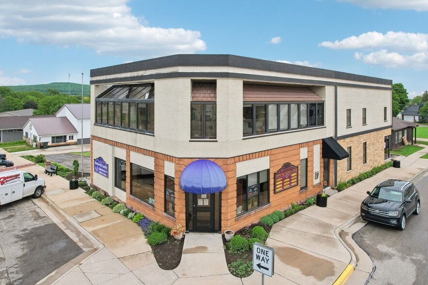 More Photos Of 101 Jones St, Barneveld General Retail For Sale