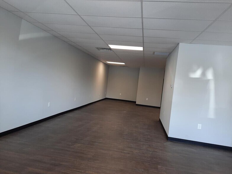 More Photos Of 105-121 Murray Plz, Chatsworth General Retail For Sale