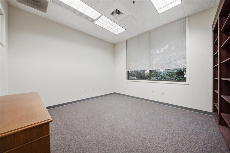 More Photos Of 700 University Ave, Sacramento Office For Lease