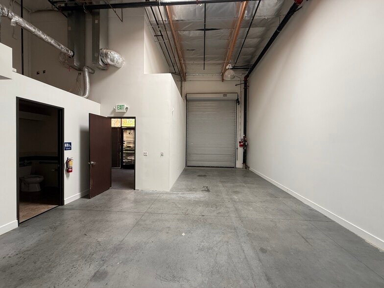 More Photos Of 9009 Canoga Ave, Canoga Park Manufacturing For Lease