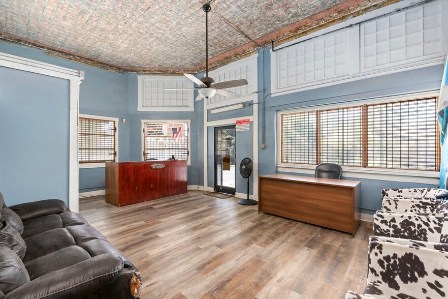 More Photos Of 1720 S Presa St, San Antonio Freestanding For Sale