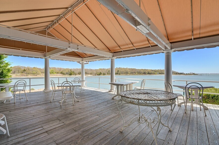 More Photos Of 56-58 S Bay Ave, Eastport Restaurant For Sale