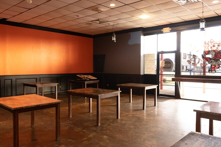 More Photos Of 2213 S Caraway Rd, Jonesboro Restaurant For Lease