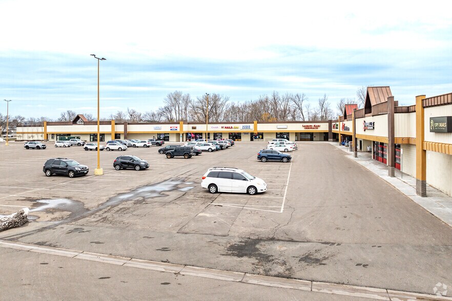 More Photos Of 804-840 S Lake St, Forest Lake General Retail For Lease