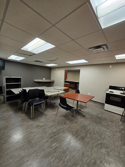 More Photos Of 10233 W Greenfield Ave, West Allis Medical For Lease
