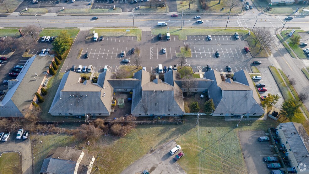 More Photos Of 5957-6011 Cleveland Ave, Columbus Medical For Lease