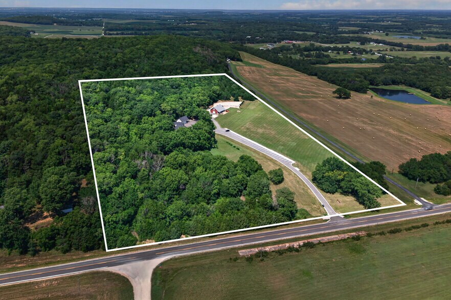 More Photos Of 1558 N 600 Rd, Baldwin City Specialty For Sale