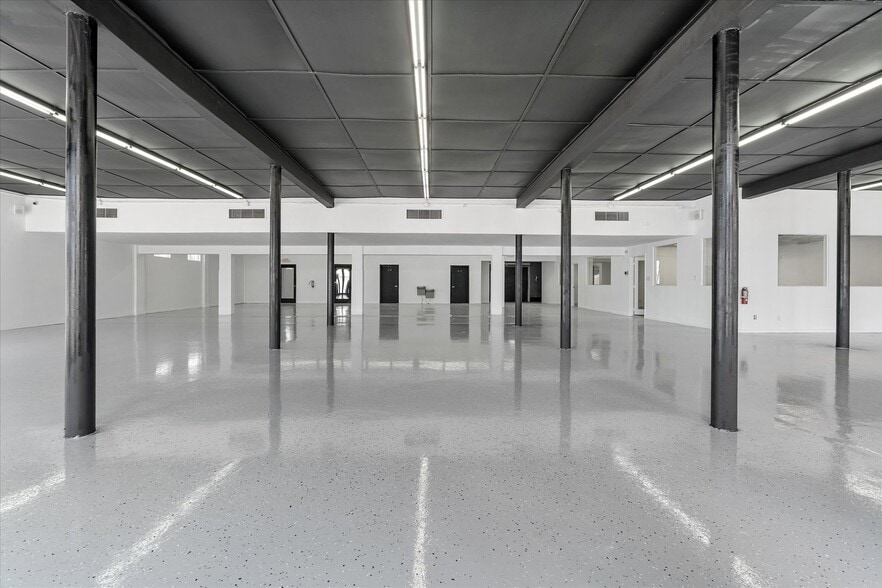More Photos Of 1500 NW 36th St, Miami Storefront Retail Office For Lease