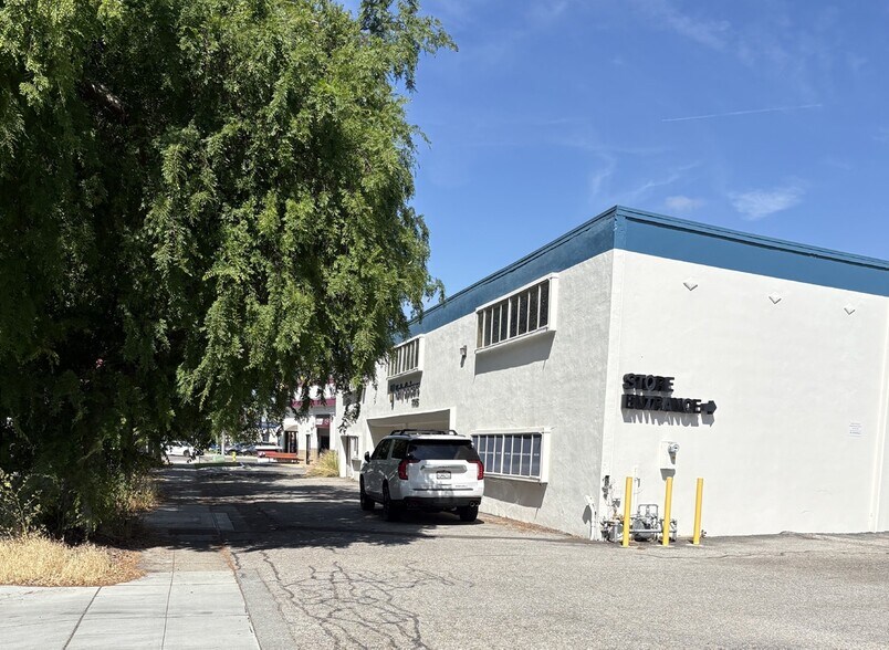 Primary Photo Of 4227 Middlefield Rd, Palo Alto Service For Lease