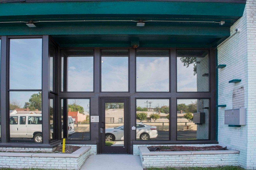 More Photos Of 18040 James Couzens Fwy, Detroit Office For Lease