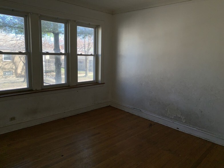 More Photos Of 8201-8205 S Kingston Ave, Chicago Apartments For Sale