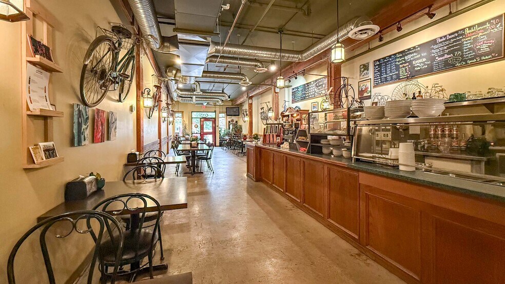 More Photos Of 1357 Ellis St, Kelowna Office For Sale