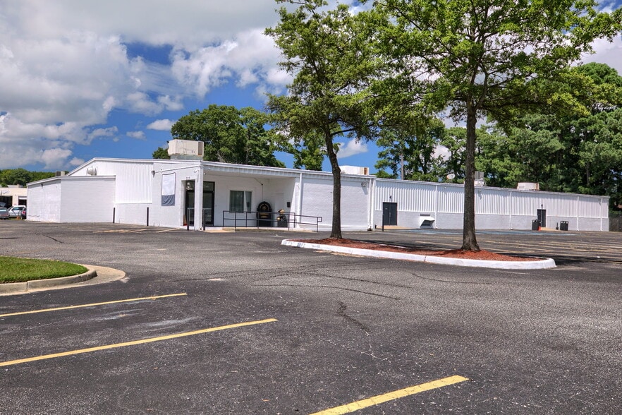 Primary Photo Of 227 E Mercury Blvd, Hampton General Retail For Sale