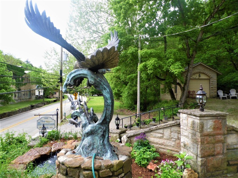 More Photos Of 75 Hillside Ave, Eureka Springs Hospitality For Sale