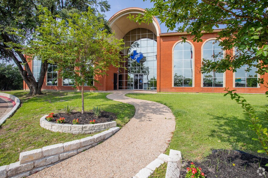 More Photos Of 912 Bastrop Hwy, Austin Office For Lease