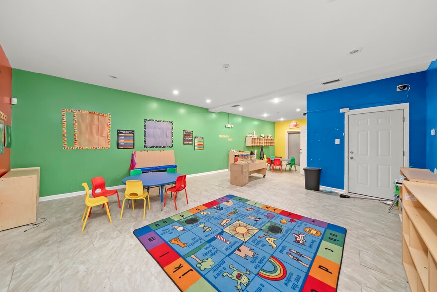 More Photos Of 1155 W 81st St, Chicago Daycare Center For Sale