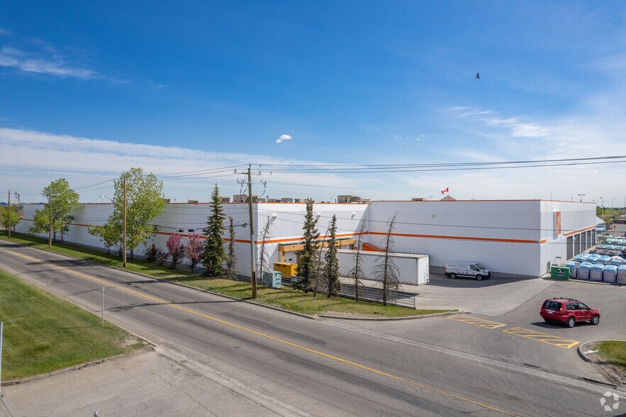 More Photos Of 495 36 St NE, Calgary Storefront Retail Office For Lease