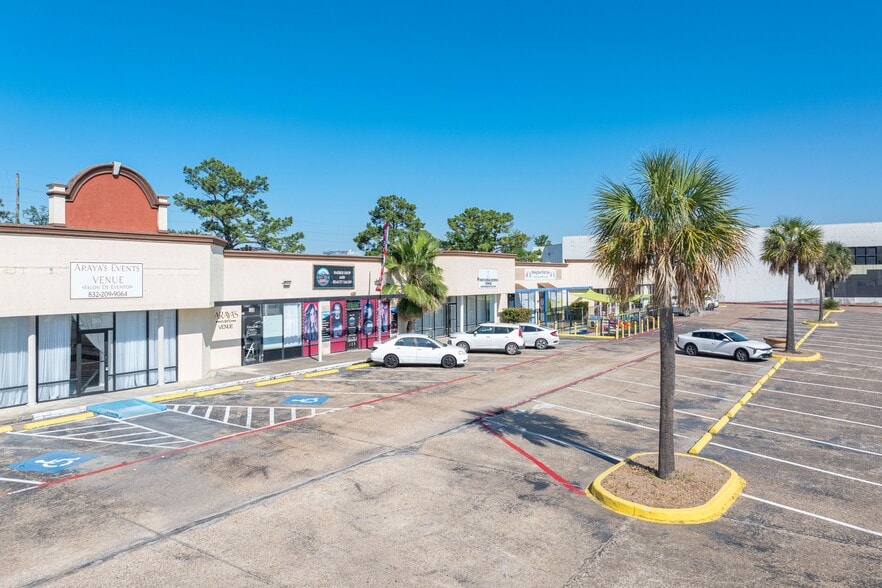 More Photos Of 921 Cypress Creek Pky, Houston Storefront For Sale