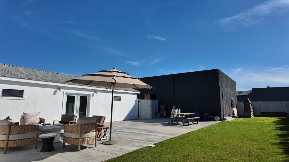 More Photos Of 2150 Newport Blvd, Costa Mesa Flex For Sale