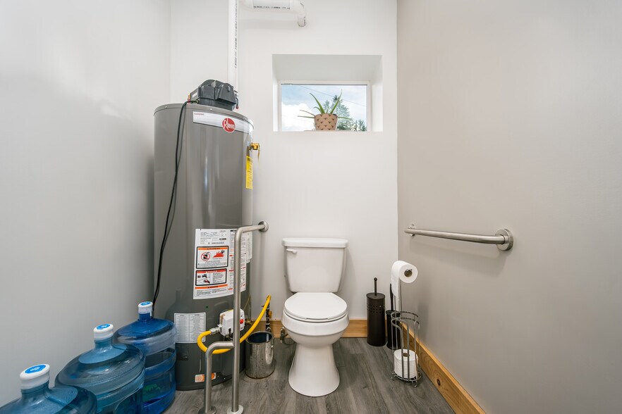 More Photos Of 541 Spruce St, Thomas Flex For Sale